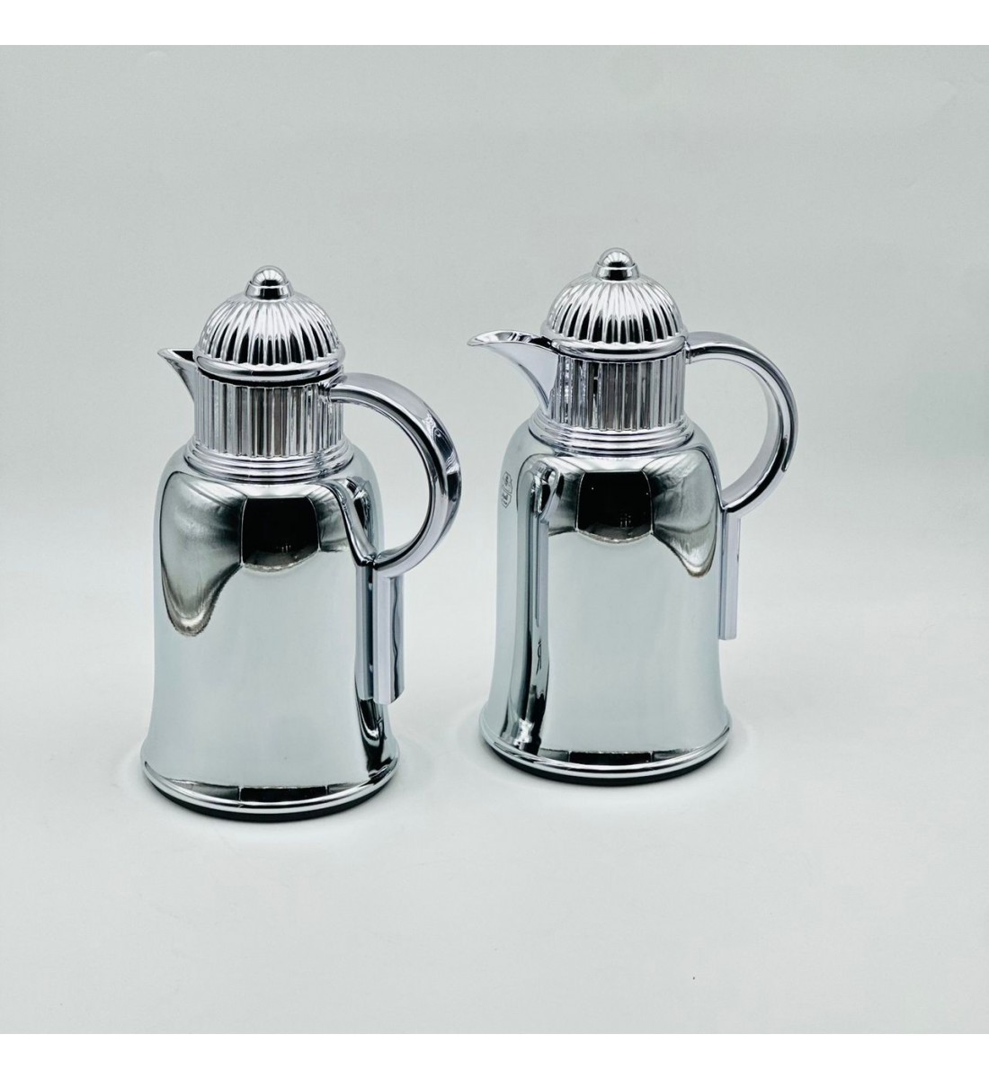 طقم  ترمس  شاي وقهوة أنيق يجمع بين التصميم العصري والانيق 