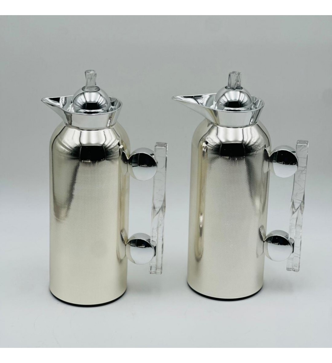 طقم  ترمس  شاي وقهوة أنيق يجمع بين التصميم العصري والانيق 