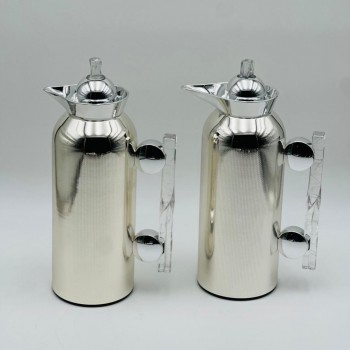 طقم  ترمس  شاي وقهوة أنيق يجمع بين التصميم العصري والانيق 