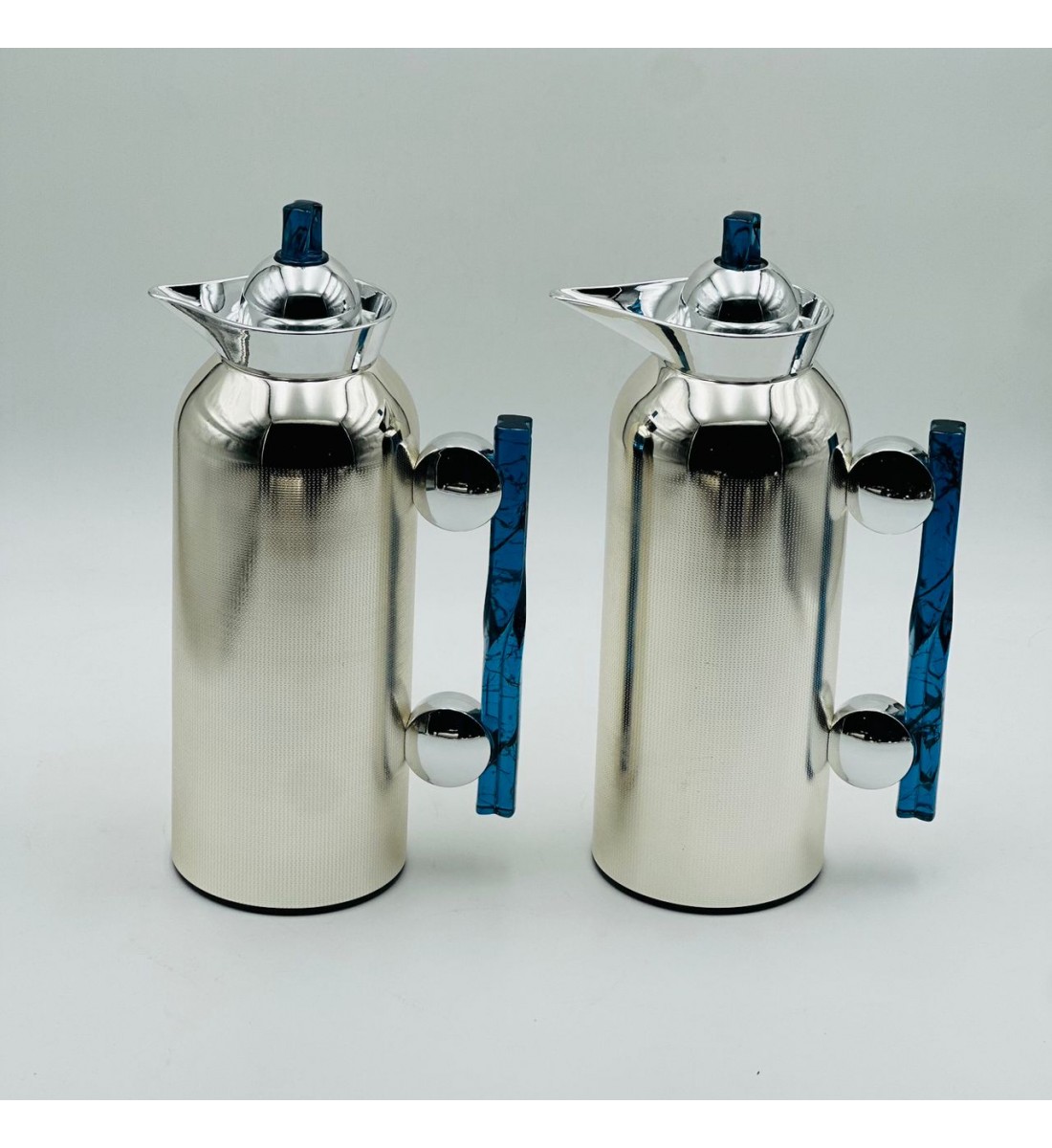 طقم  ترمس  شاي وقهوة أنيق يجمع بين التصميم العصري والانيق 