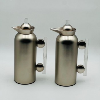 طقم  ترمس  شاي وقهوة أنيق يجمع بين التصميم العصري والانيق 