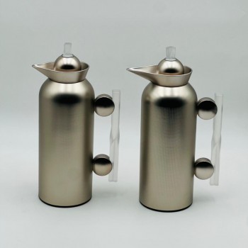 طقم  ترمس  شاي وقهوة أنيق يجمع بين التصميم العصري والانيق 