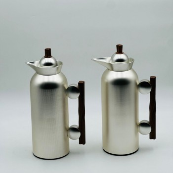 طقم  ترمس  شاي وقهوة أنيق يجمع بين التصميم العصري والانيق 