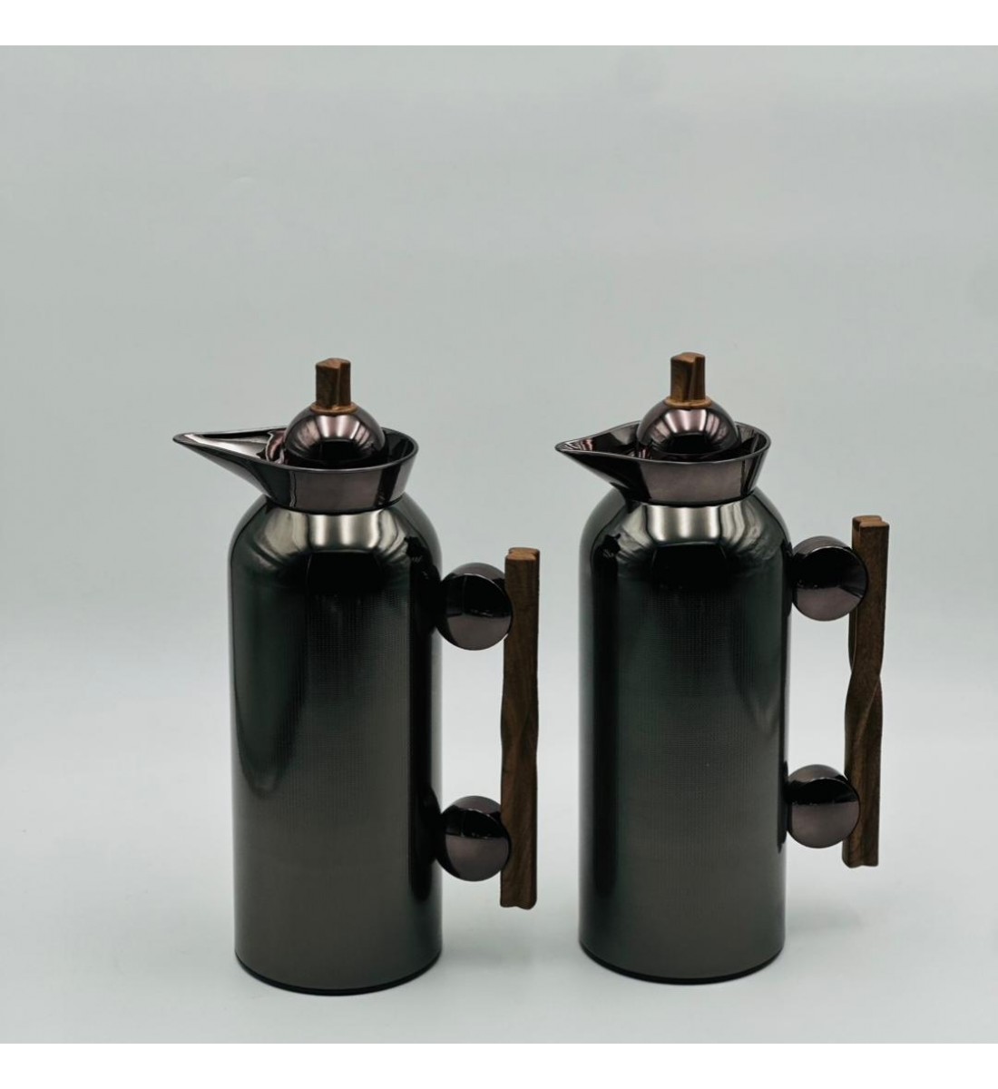 طقم  ترمس  شاي وقهوة أنيق يجمع بين التصميم العصري والانيق 