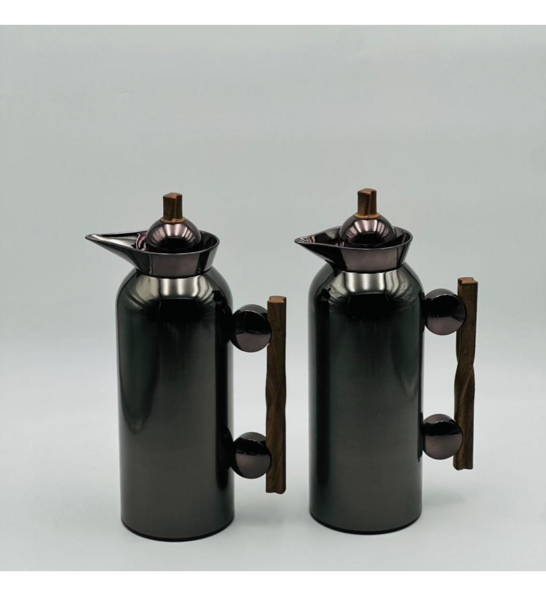 طقم  ترمس  شاي وقهوة أنيق يجمع بين التصميم العصري والانيق 