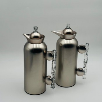 طقم  ترمس  شاي وقهوة أنيق يجمع بين التصميم العصري والانيق 