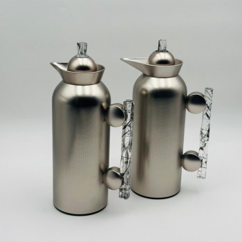 طقم  ترمس  شاي وقهوة أنيق يجمع بين التصميم العصري والانيق 