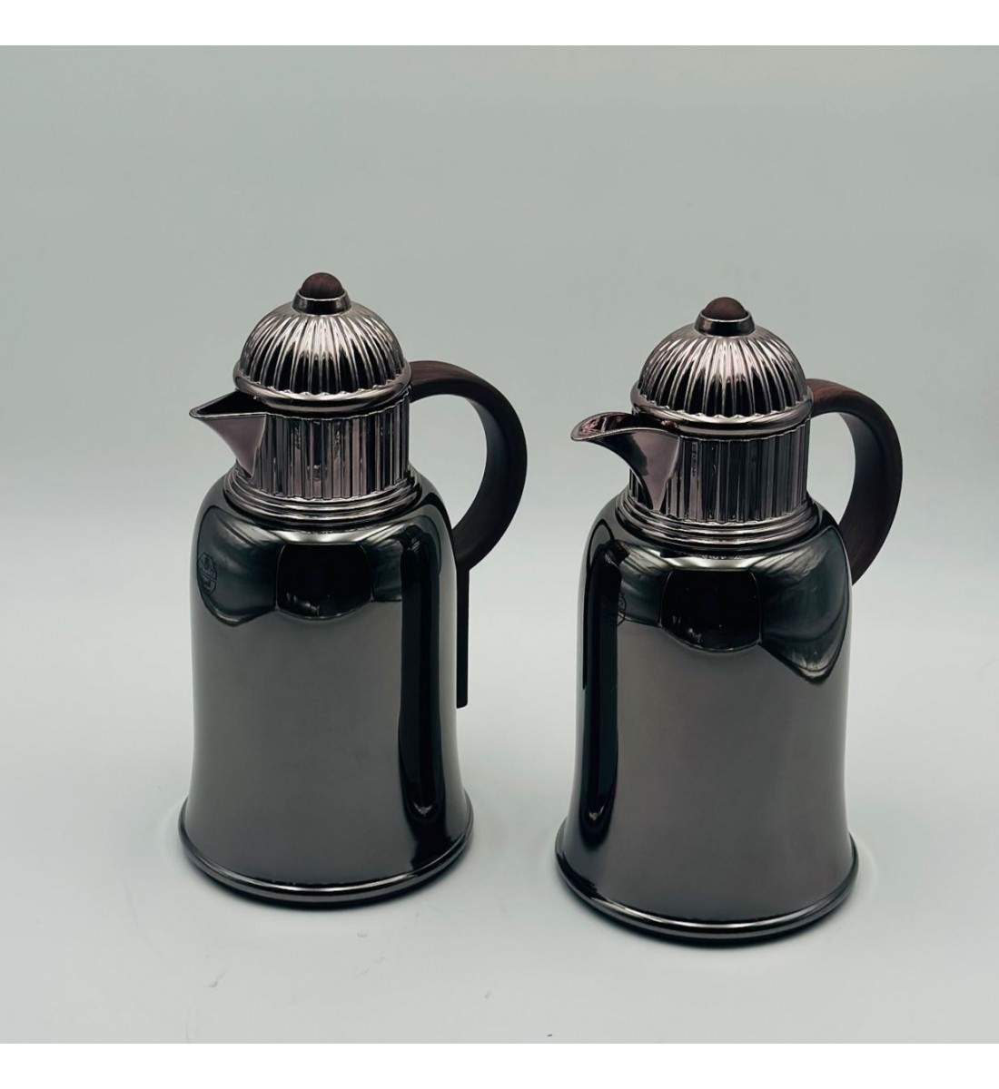 طقم  ترمس  شاي وقهوة أنيق يجمع بين التصميم العصري والانيق 