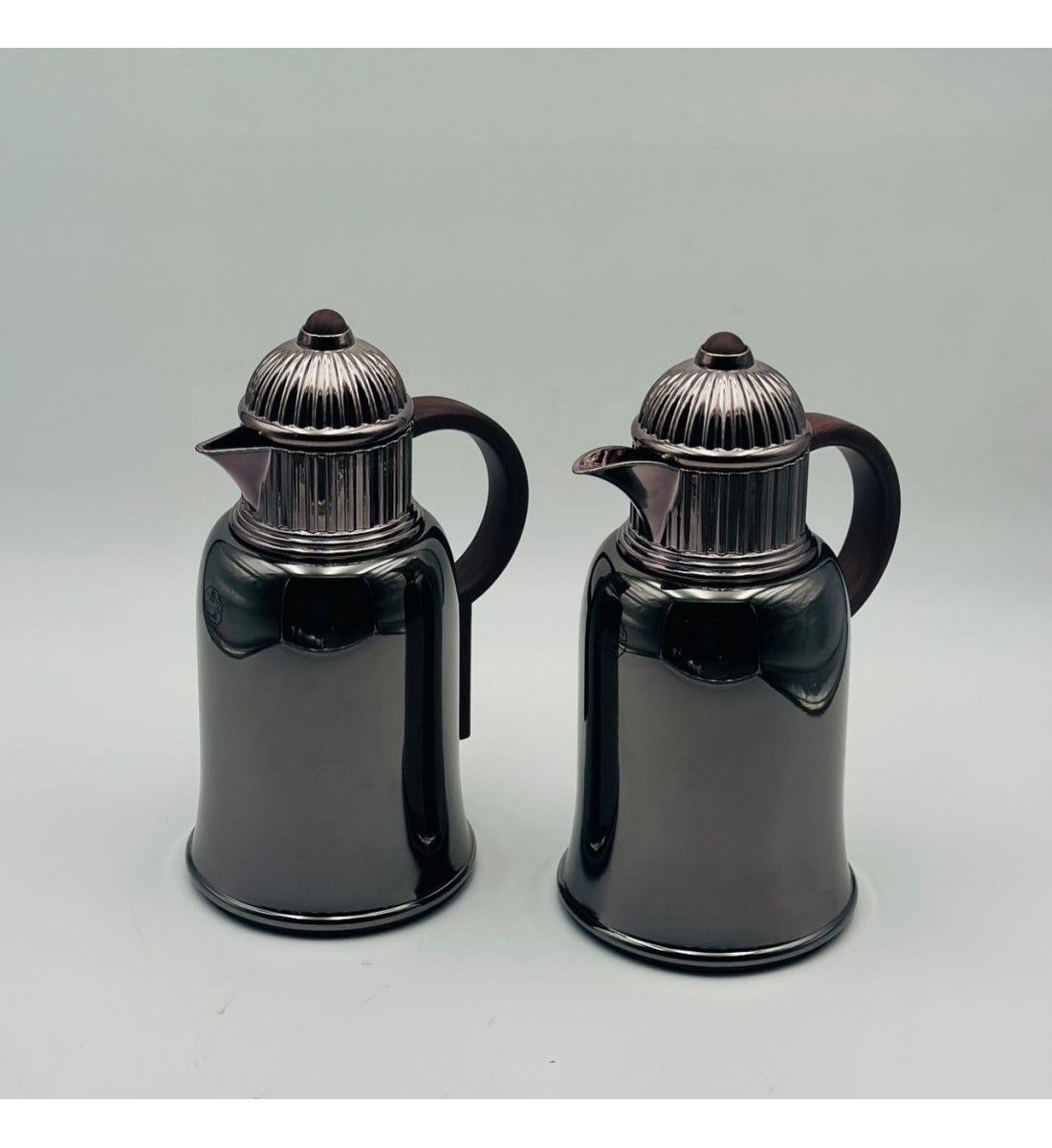 طقم  ترمس  شاي وقهوة أنيق يجمع بين التصميم العصري والانيق 