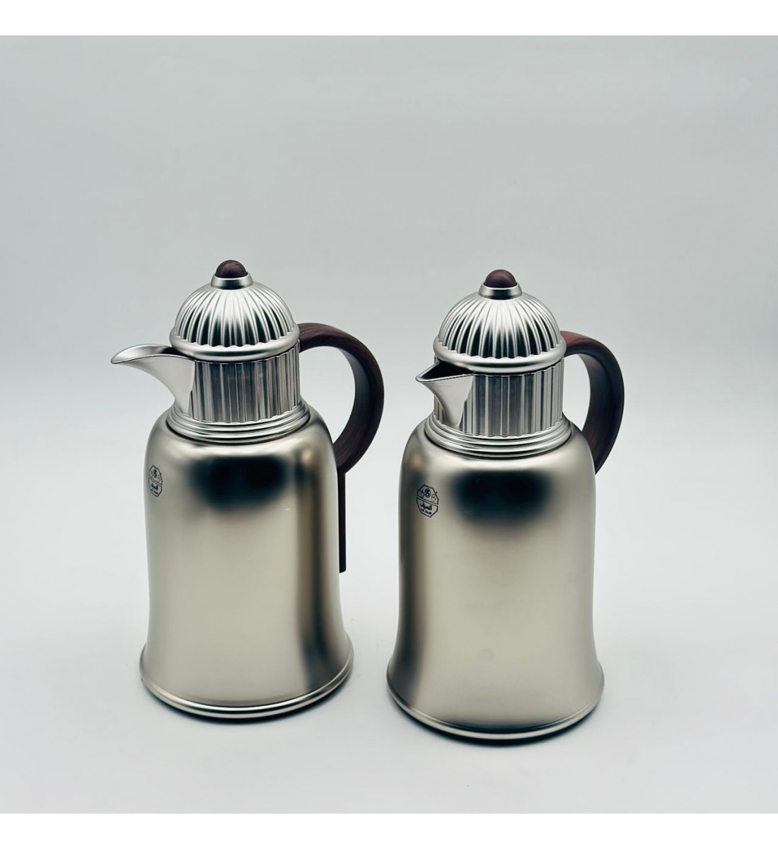 طقم  ترمس  شاي وقهوة أنيق يجمع بين التصميم العصري والانيق 