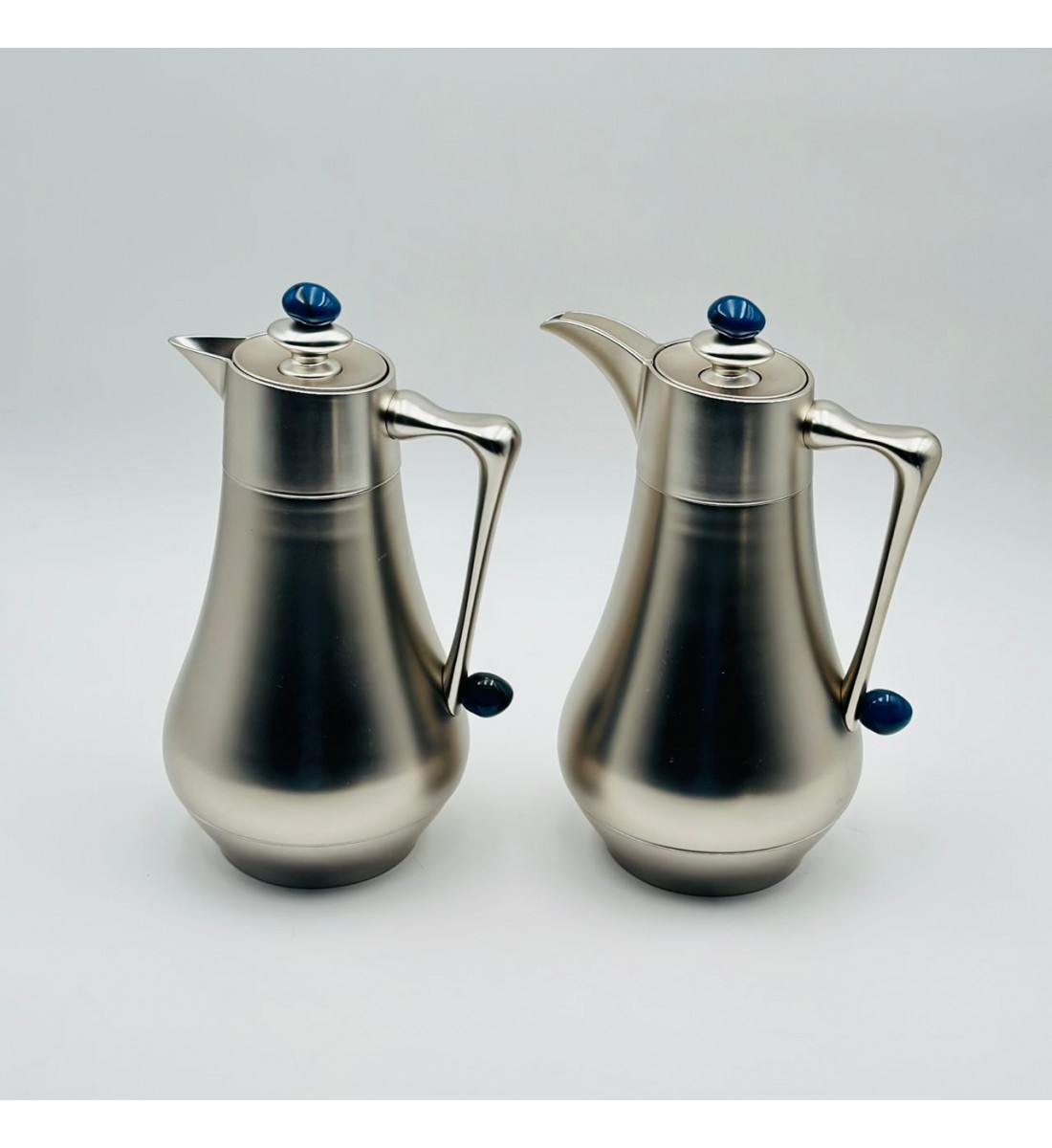 طقم  ترمس  شاي وقهوة أنيق يجمع بين التصميم العصري والانيق 