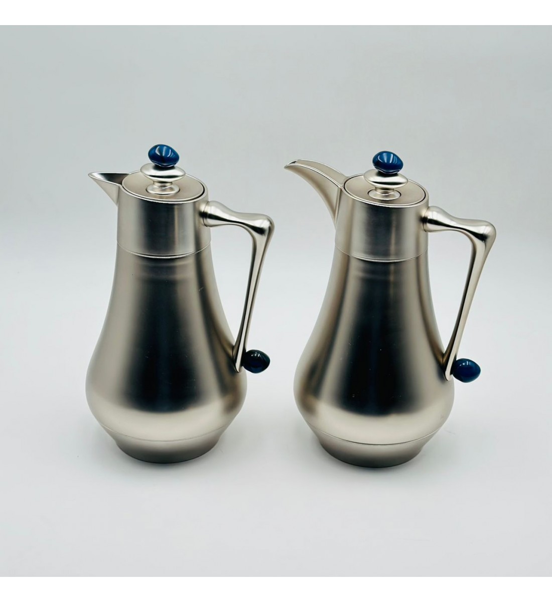 طقم  ترمس  شاي وقهوة أنيق يجمع بين التصميم العصري والانيق 