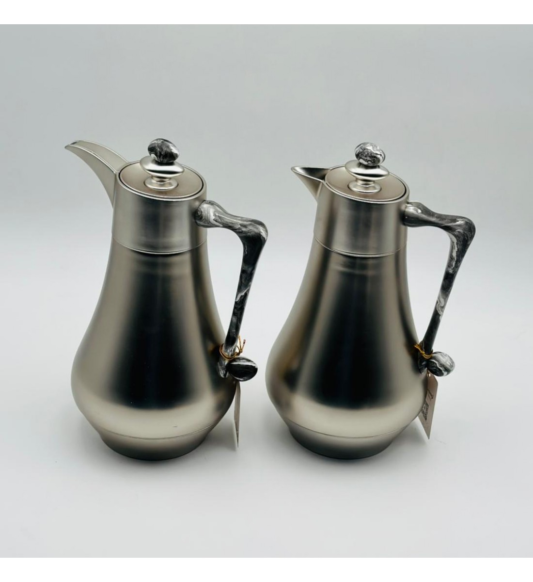 طقم  ترمس  شاي وقهوة أنيق يجمع بين التصميم العصري والانيق 