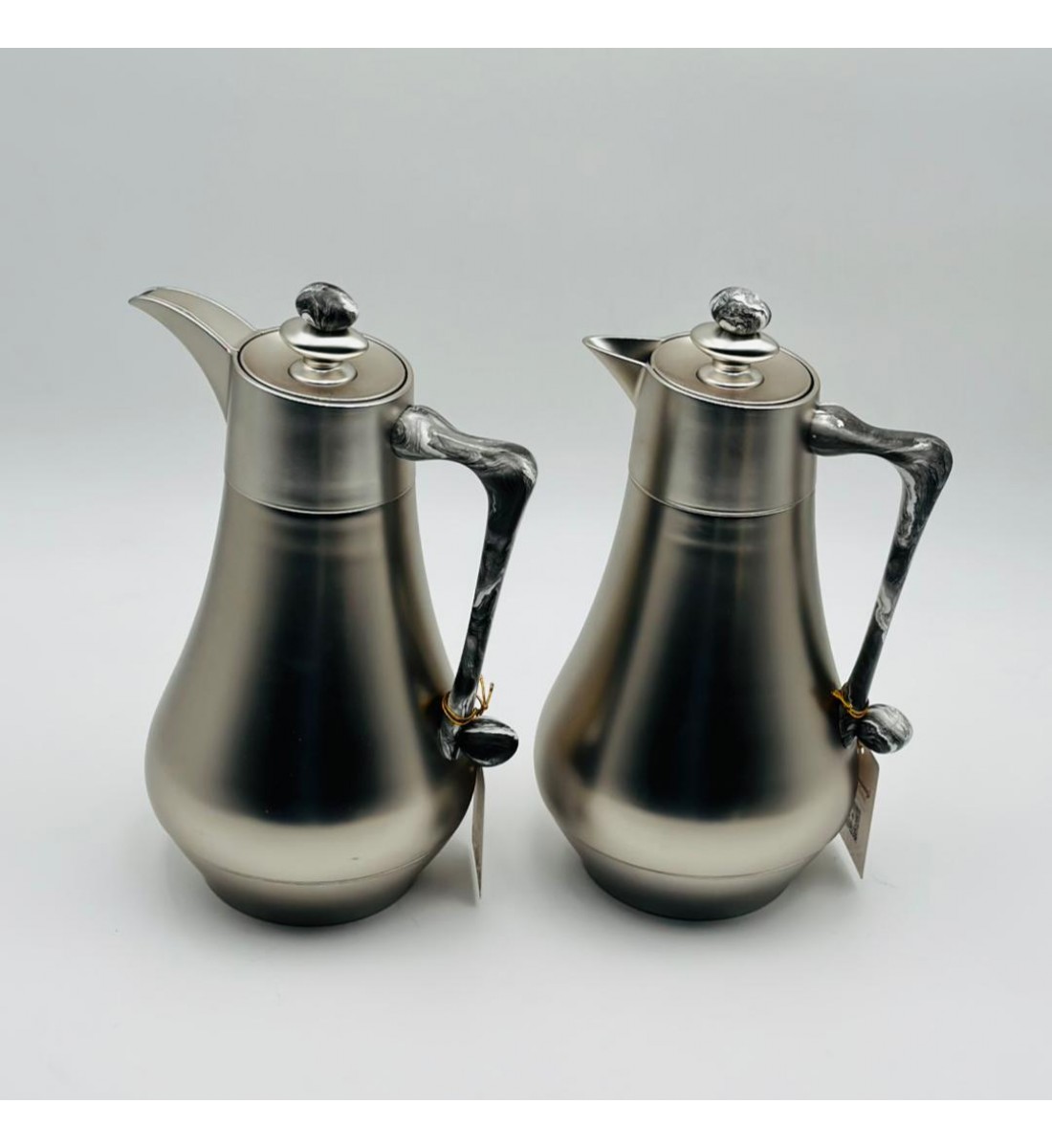 طقم  ترمس  شاي وقهوة أنيق يجمع بين التصميم العصري والانيق 