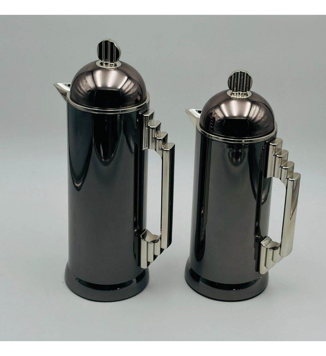 طقم  ترمس  شاي وقهوة أنيق يجمع بين التصميم العصري والانيق 