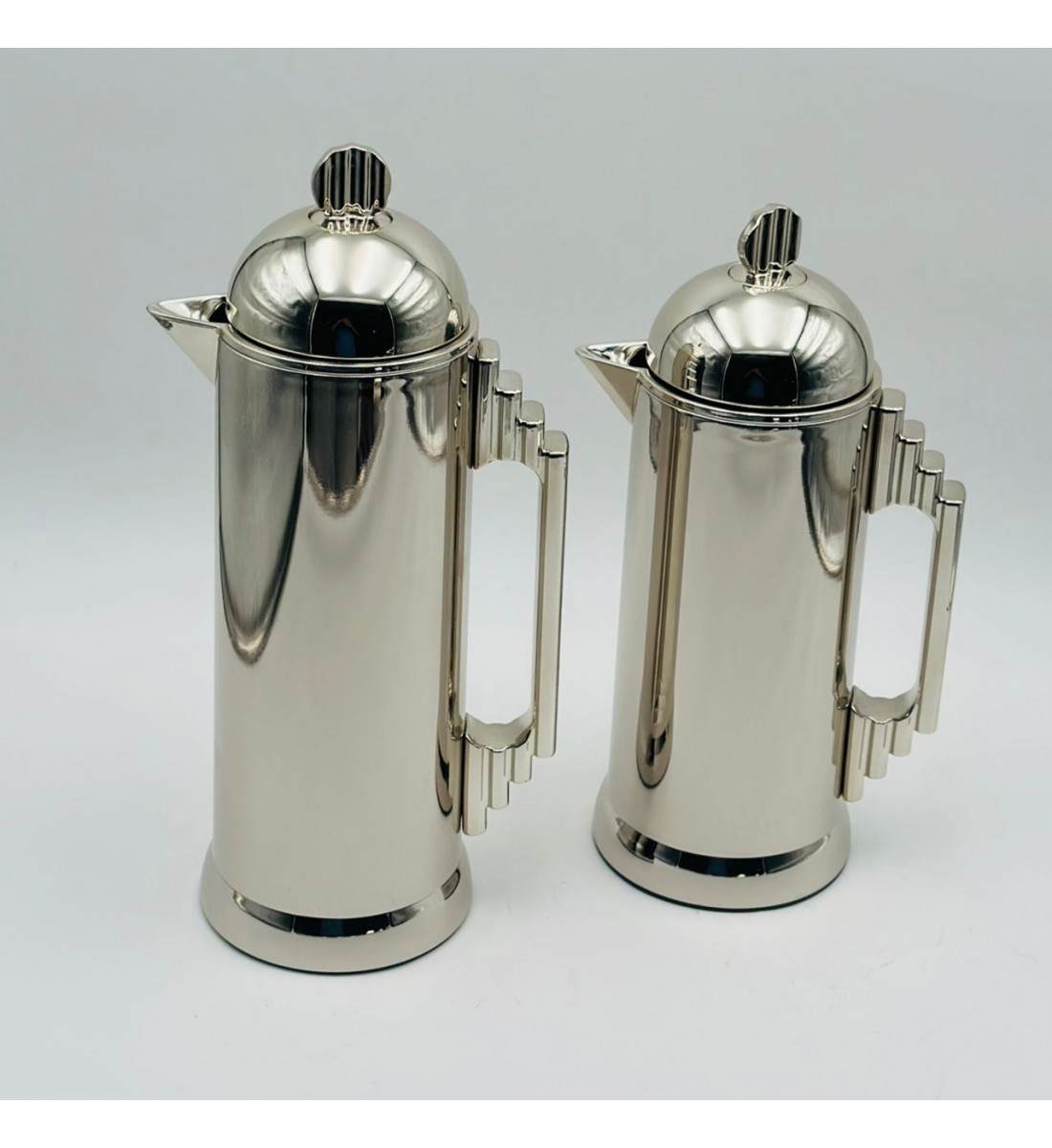 طقم  ترمس  شاي وقهوة أنيق يجمع بين التصميم العصري والانيق 