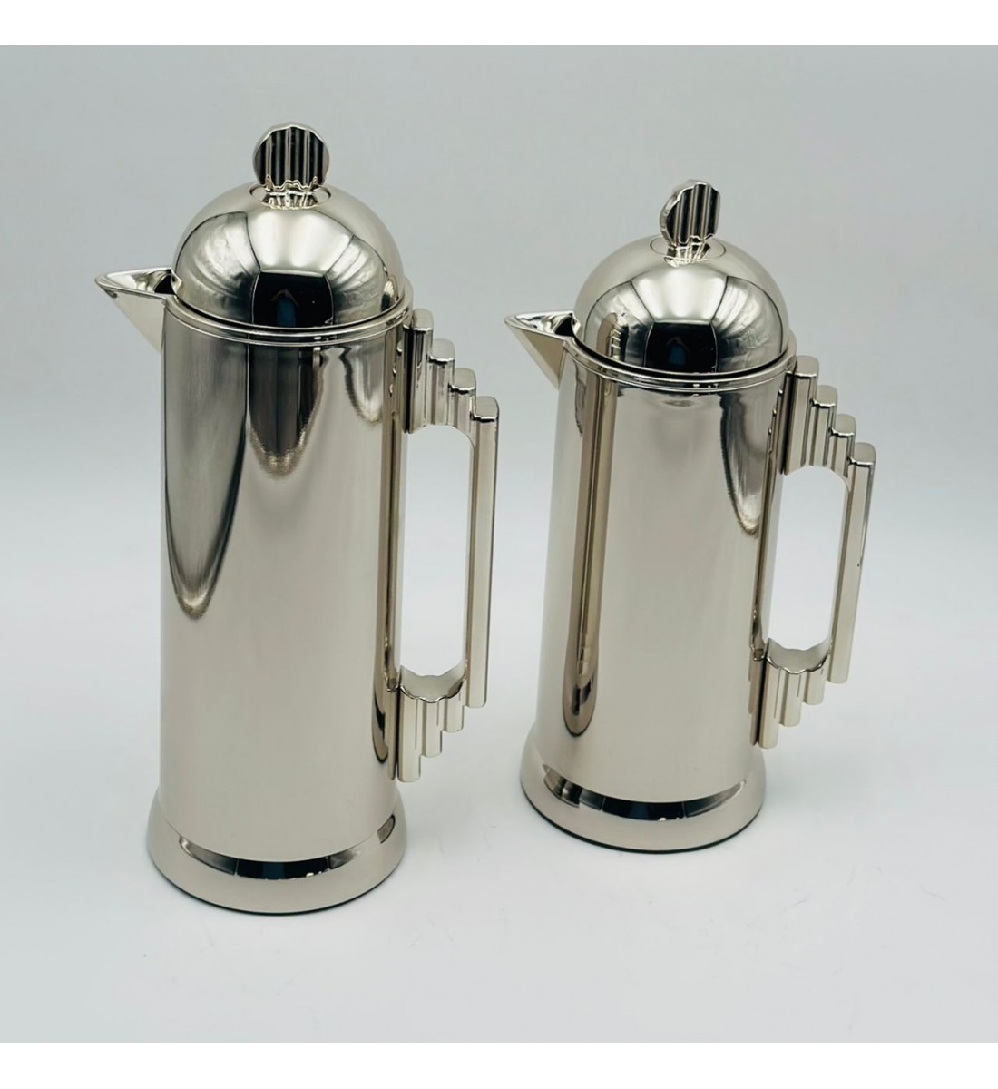 طقم  ترمس  شاي وقهوة أنيق يجمع بين التصميم العصري والانيق 