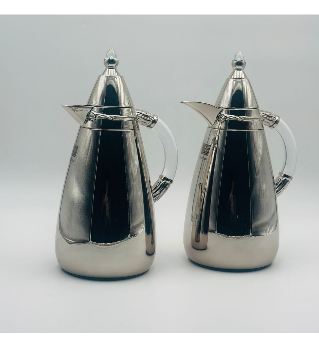 طقم  ترمس  شاي وقهوة أنيق يجمع بين التصميم العصري والانيق 