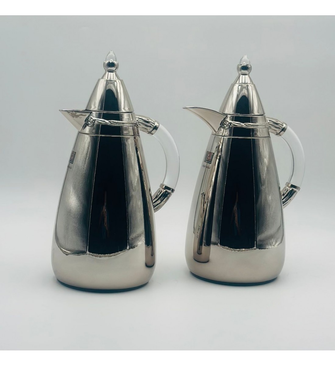 طقم  ترمس  شاي وقهوة أنيق يجمع بين التصميم العصري والانيق 