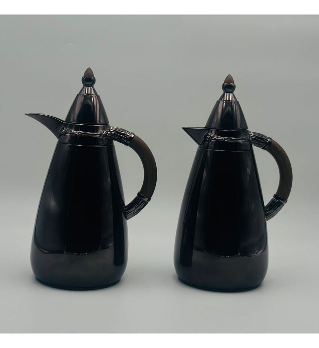 طقم  ترمس  شاي وقهوة أنيق يجمع بين التصميم العصري والانيق 