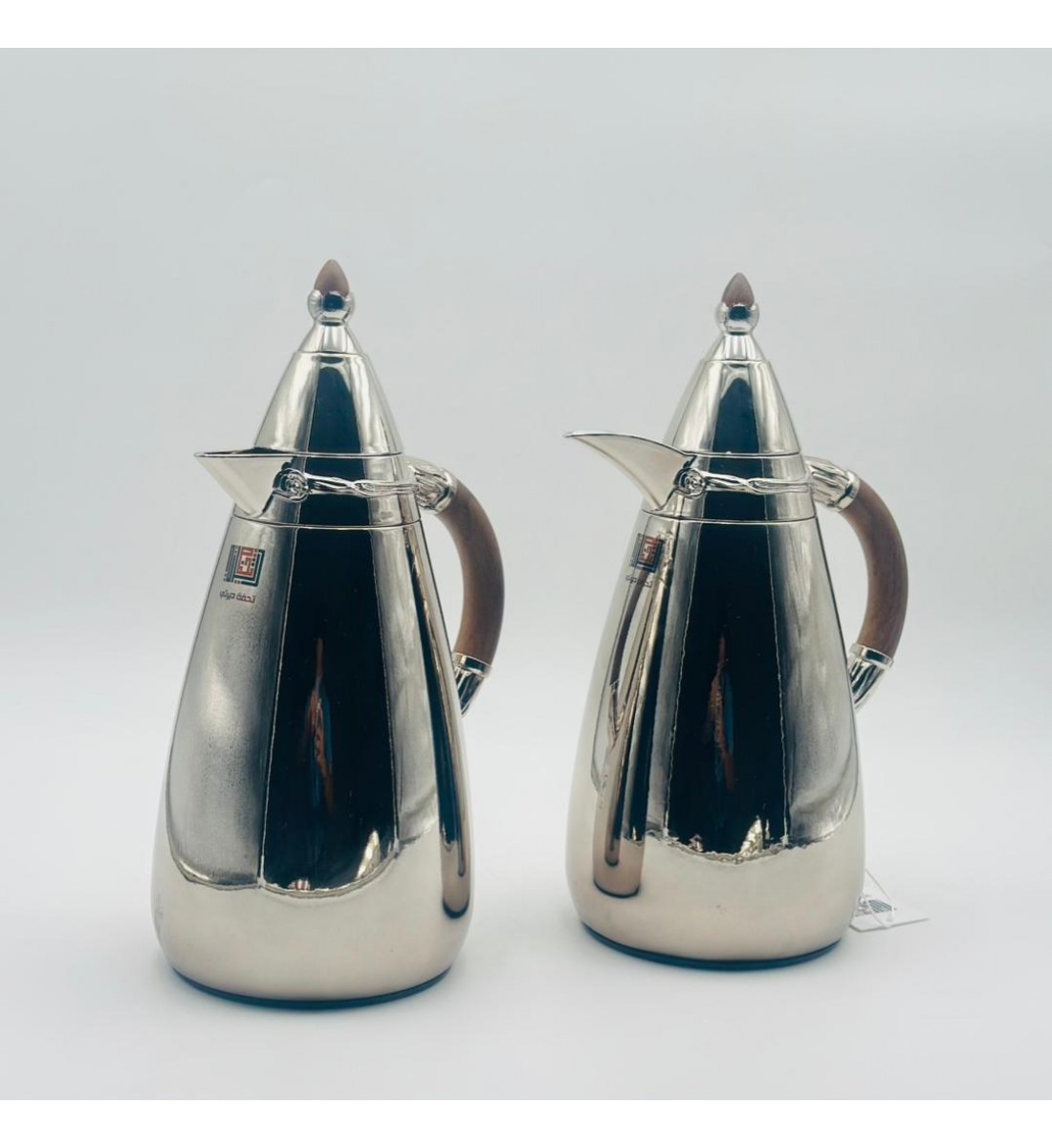 طقم  ترمس  شاي وقهوة أنيق يجمع بين التصميم العصري والانيق 