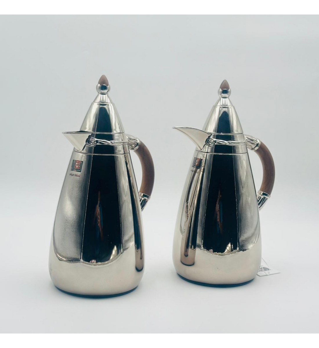 طقم  ترمس  شاي وقهوة أنيق يجمع بين التصميم العصري والانيق 