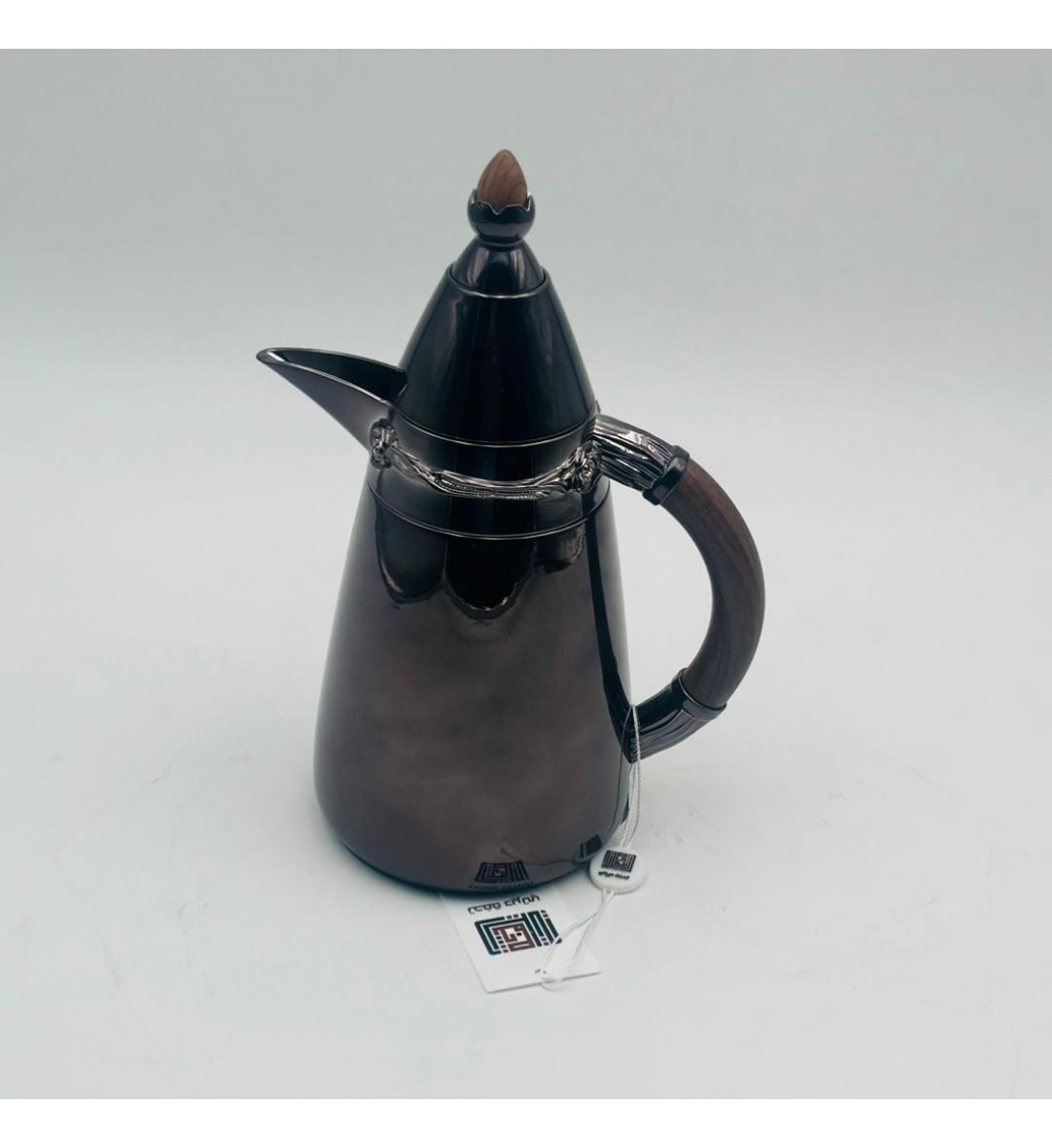 ترمس أنيق بتصميم عصري يجمع بين البساطة والفخامة، مصنوع من هيكل معدني 350مل 