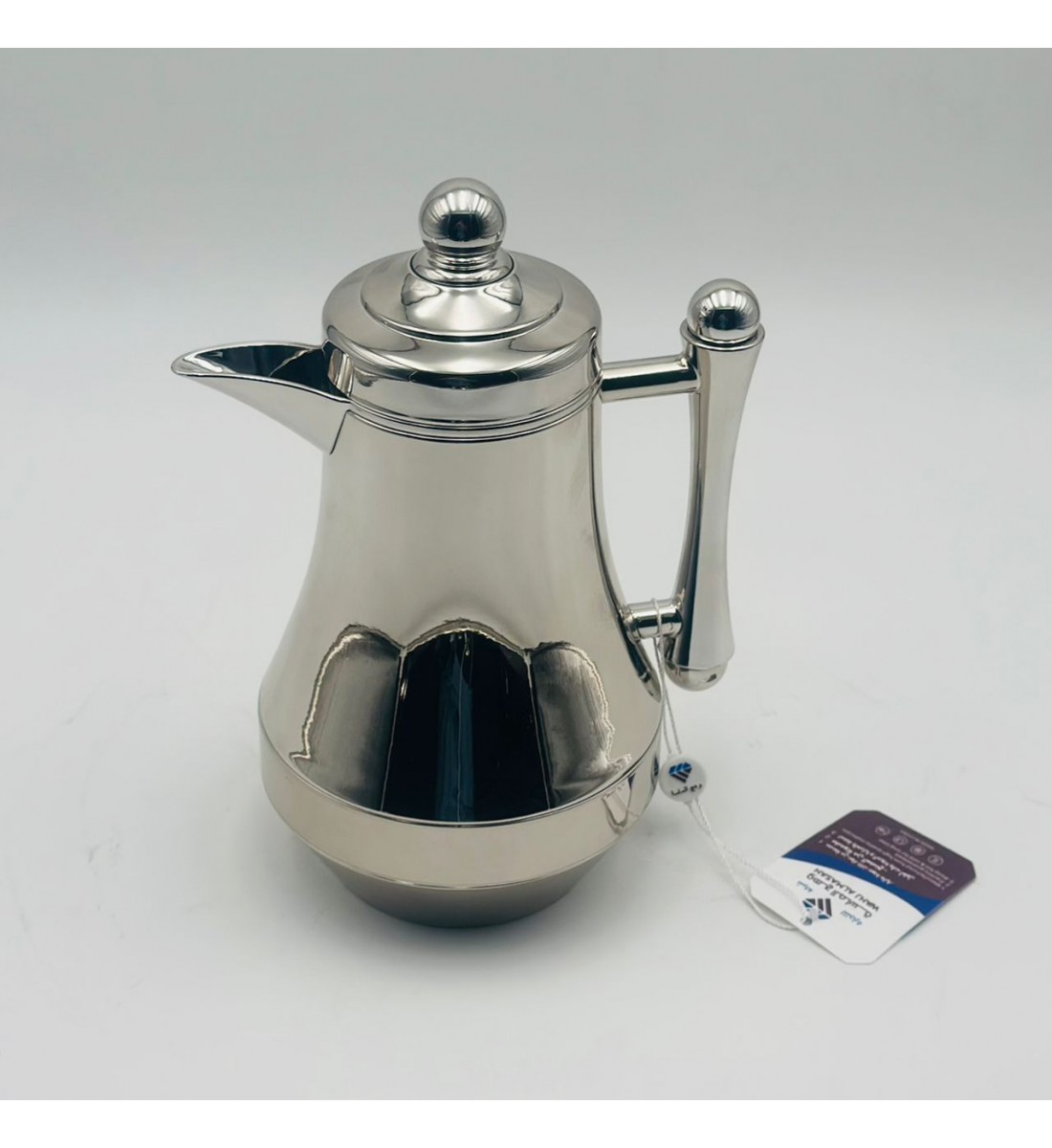 ترمس أنيق بتصميم عصري يجمع بين البساطة والفخامة، مصنوع من هيكل معدني 500مل 