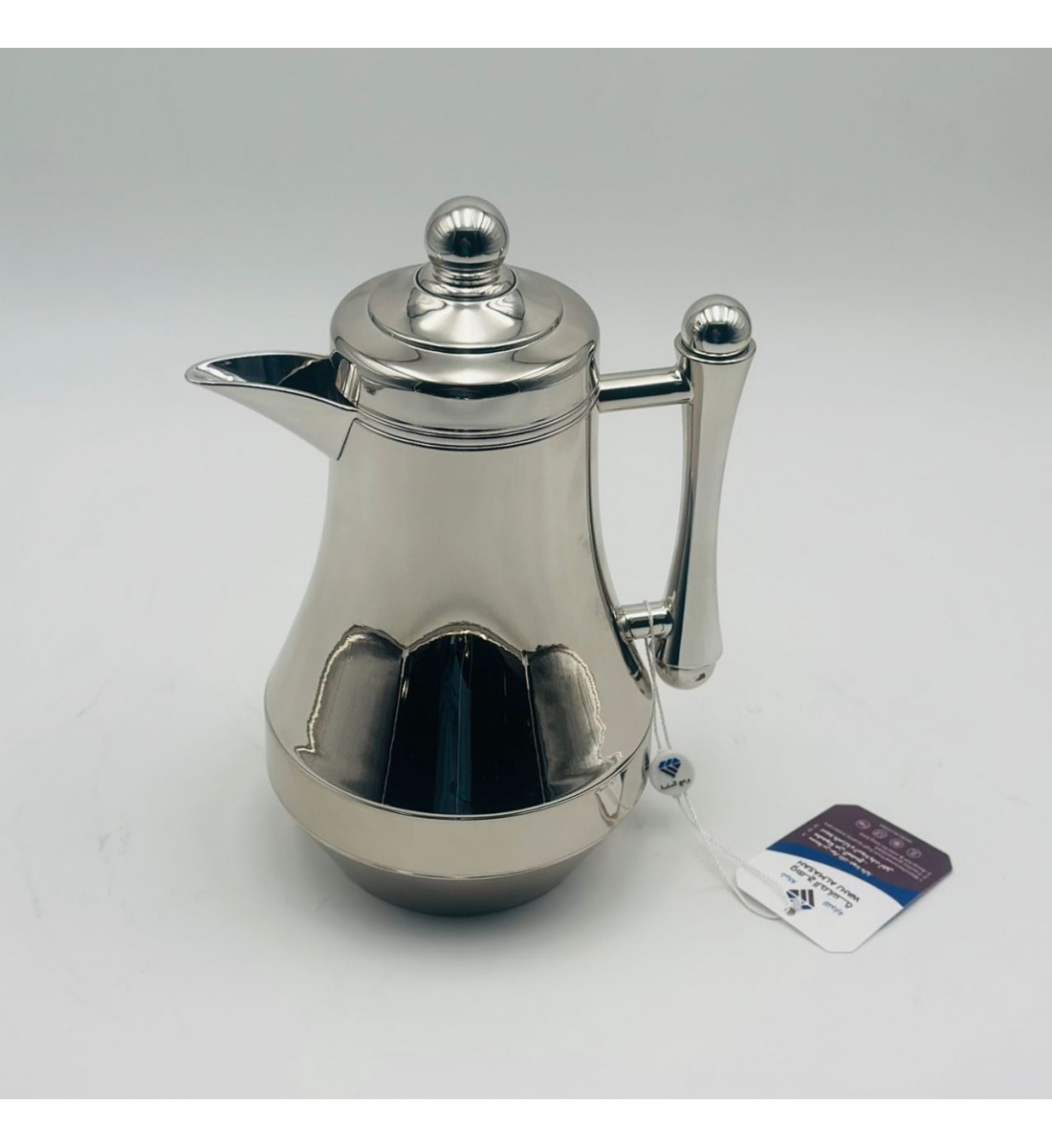 ترمس أنيق بتصميم عصري يجمع بين البساطة والفخامة، مصنوع من هيكل معدني 500مل 