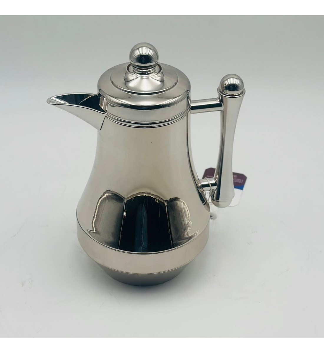 ترمس أنيق بتصميم عصري يجمع بين البساطة والفخامة، مصنوع من هيكل معدني 500مل 