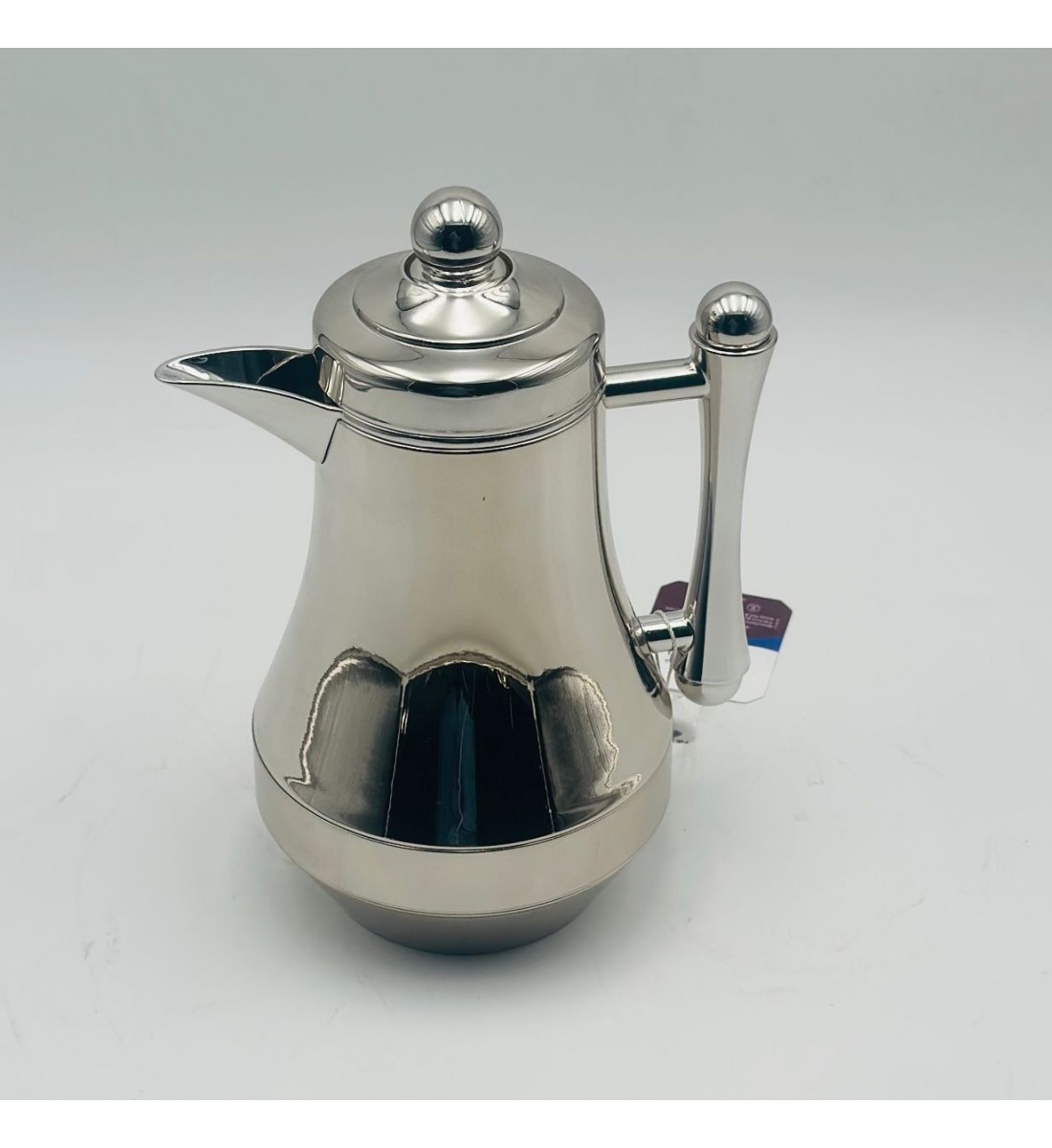 ترمس أنيق بتصميم عصري يجمع بين البساطة والفخامة، مصنوع من هيكل معدني 500مل 