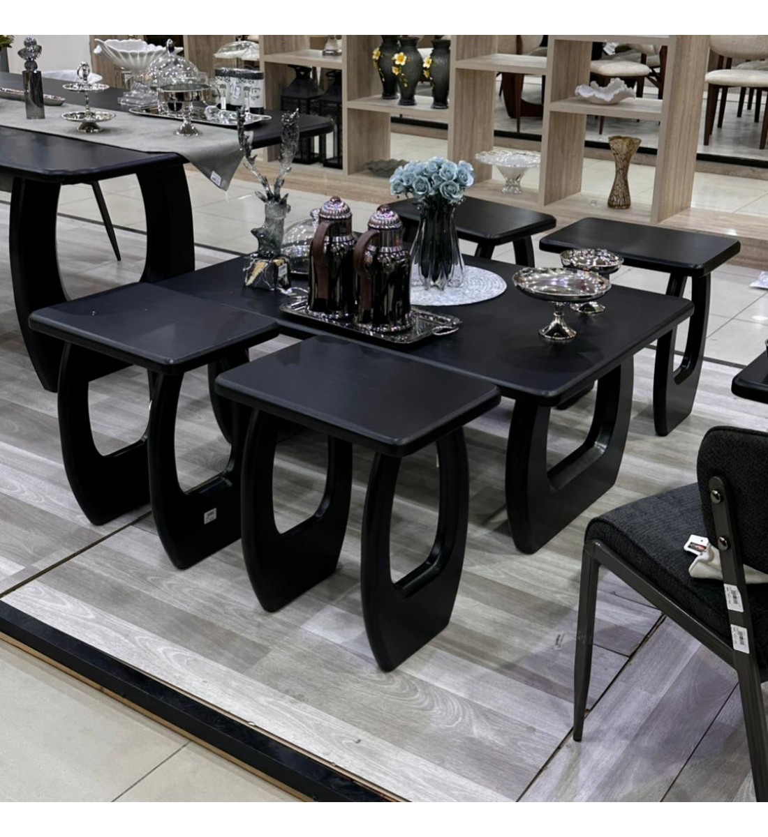 طاولة قهوة أنيقة بتصميم عصري ولون أسود فاخر، 5قطع (منتج تفصيل )