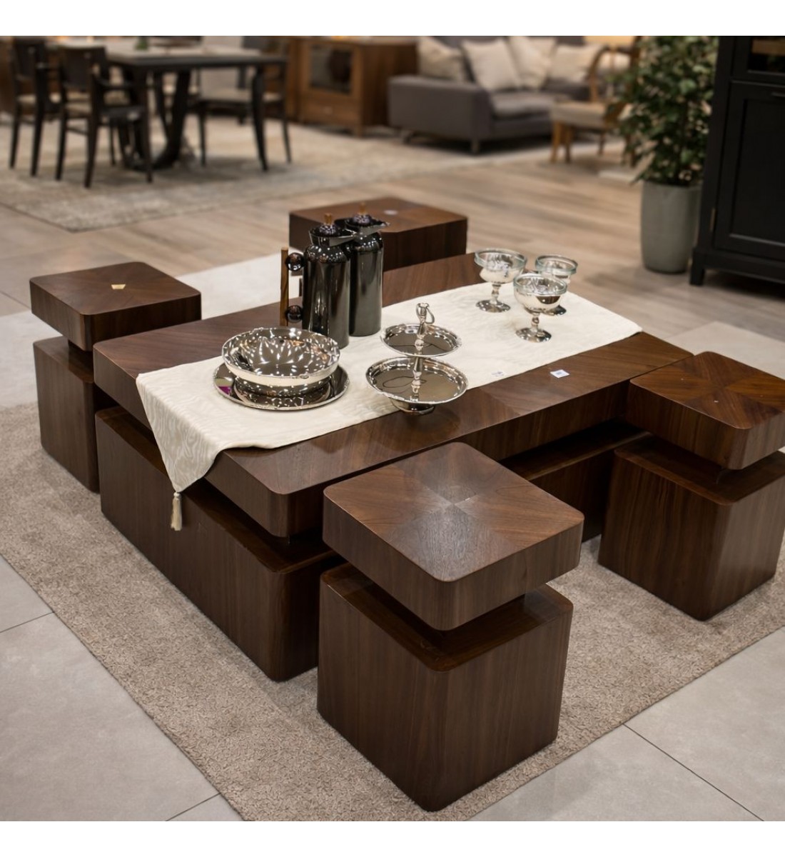 طاولة قهوة أنيقة بتصميم عصري ولون بني فاخر، 5قطع (منتج تفصيل )