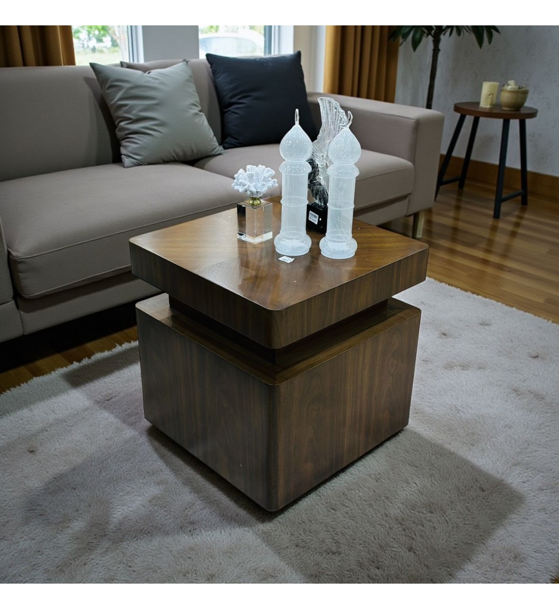 طاولة قهوة أنيقة بتصميم عصري ولون بني فاخر،60×60×60سم  (منتج تفصيل )