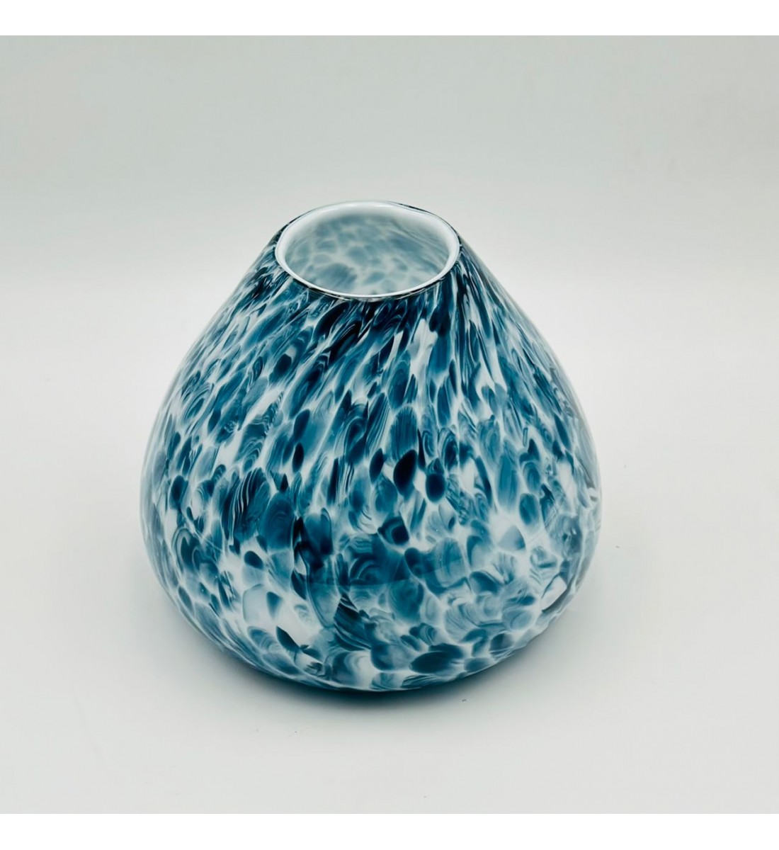 فازة ديكور أنيقة مصنوعة من الزجاج 7×7×22سم 