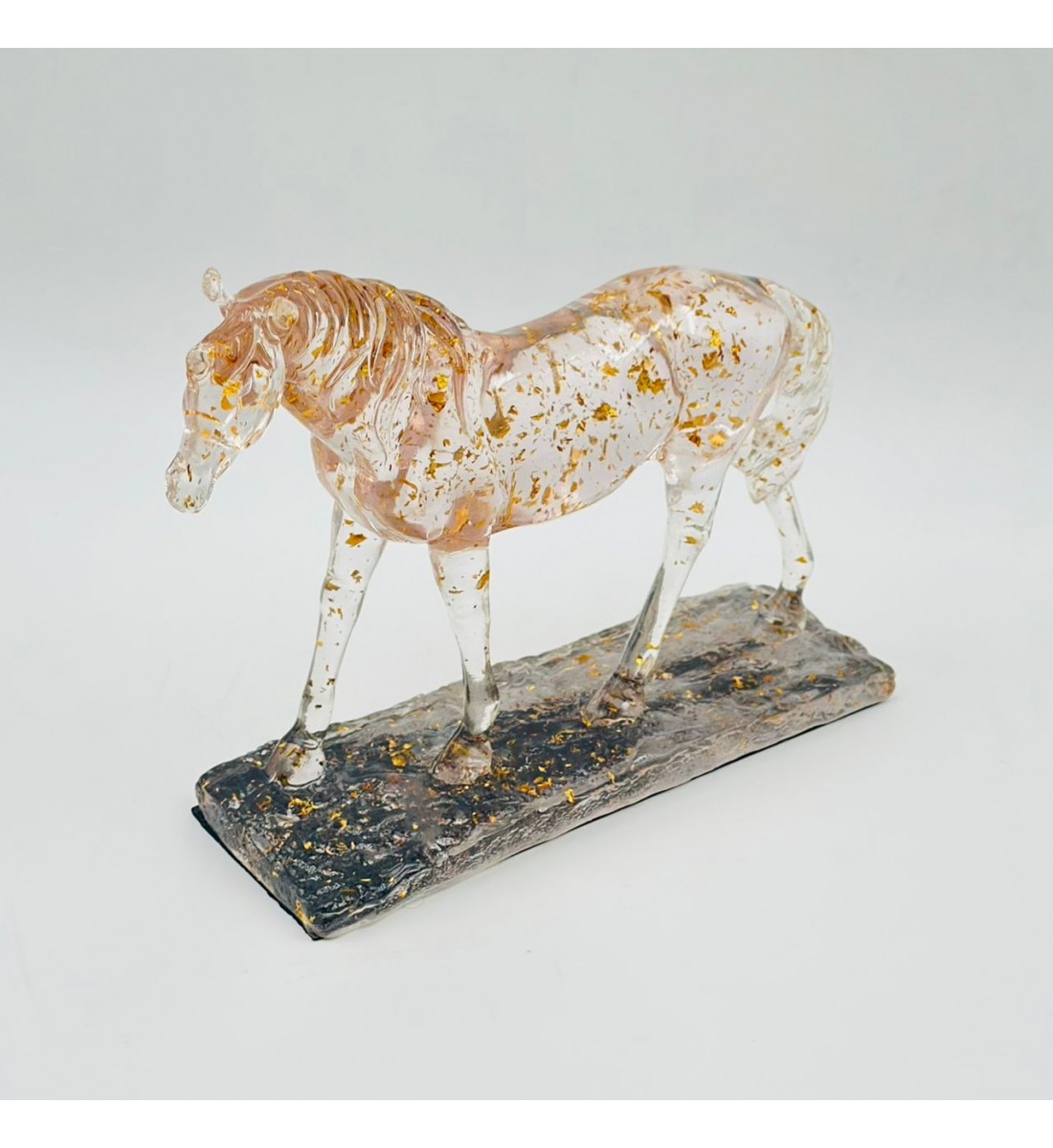 قطعة ديكور أنيقة بتصميم مجسّم لحصان في وضعية حركة28×9×24سم 
