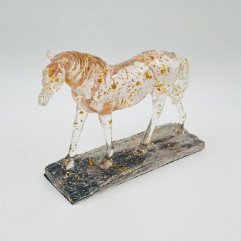 قطعة ديكور أنيقة بتصميم مجسّم لحصان في وضعية حركة28×9×24سم 