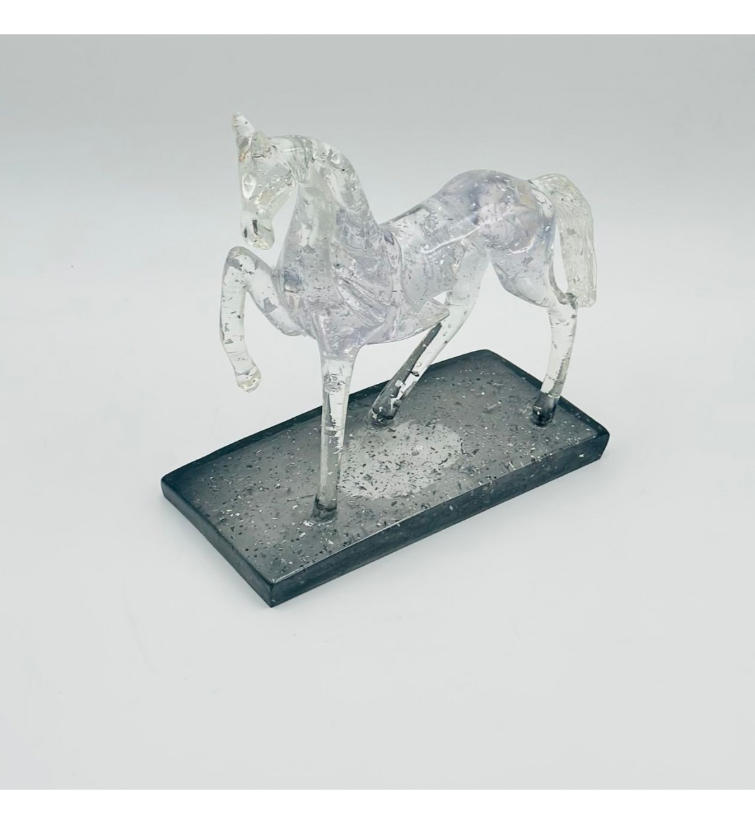 قطعة ديكور أنيقة بتصميم مجسّم لحصان في وضعية حركة21×11×23سم