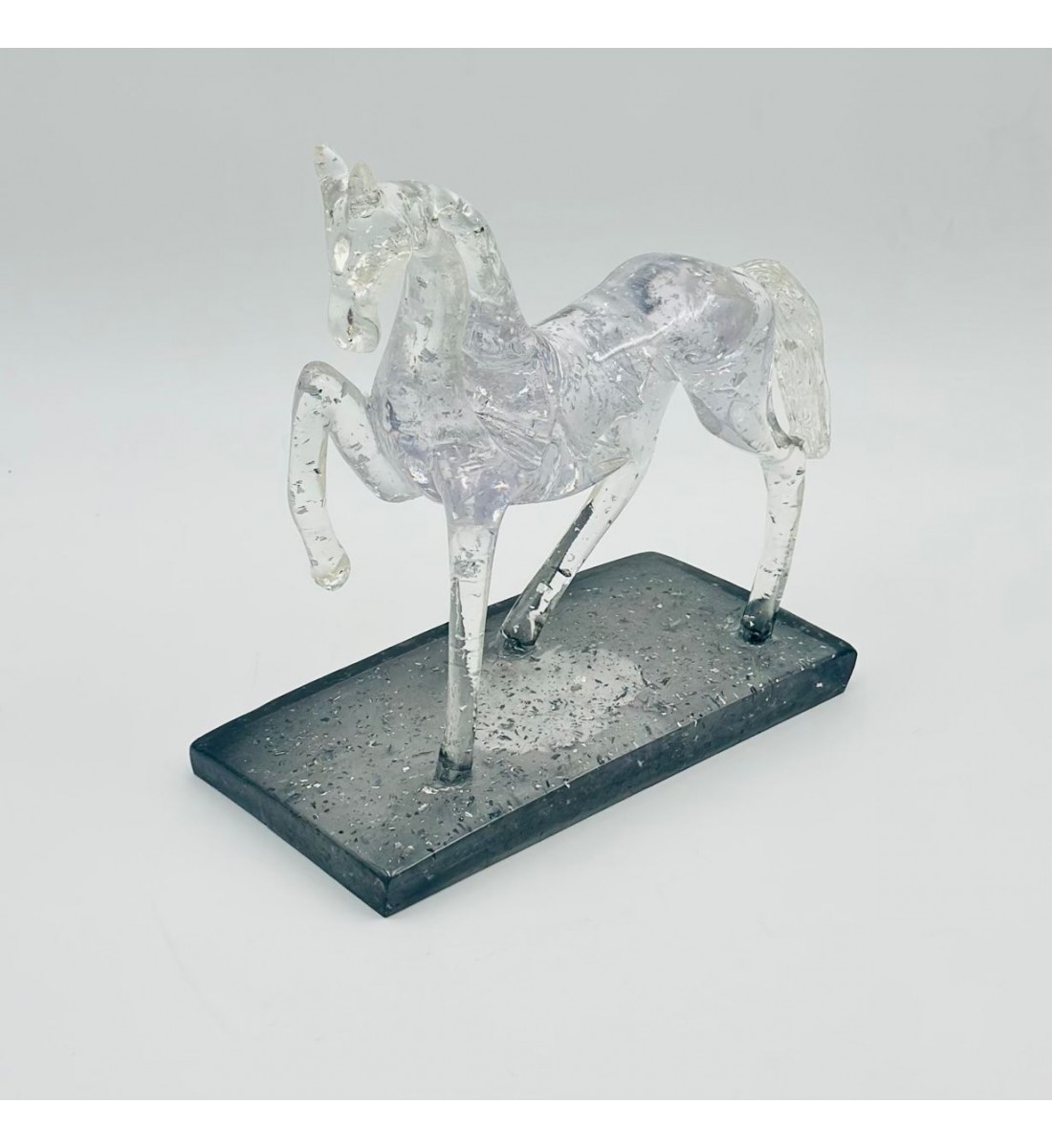 قطعة ديكور أنيقة بتصميم مجسّم لحصان في وضعية حركة21×11×23سم