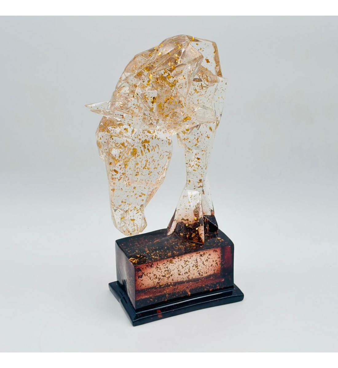 قطعة ديكور فنية بتصميم مجسّم لحصان بأسلوب هندسي عصري36×20×10سم 