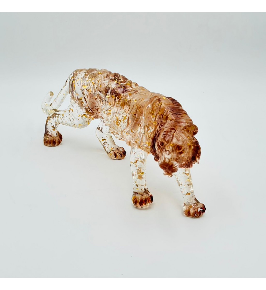 قطعة ديكور مجسّمة على شكل أسد في وضعية حركة هادئة38×12×15سم 