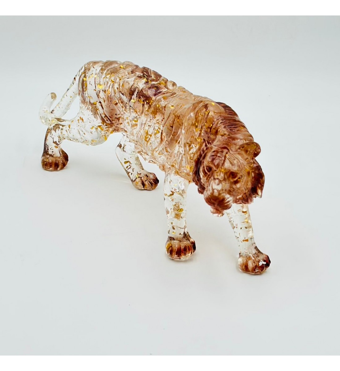 قطعة ديكور مجسّمة على شكل أسد في وضعية حركة هادئة38×12×15سم 