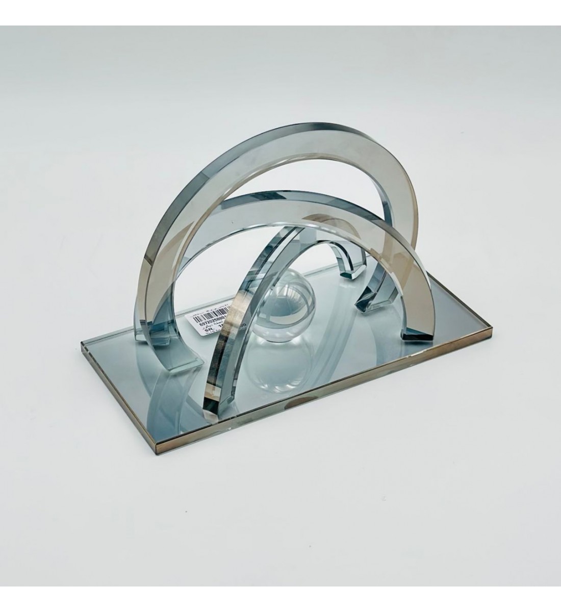 قطعة ديكور أنيقة بتصميم ، تتميز بتفاصيل دقيقة ولمسة فنية راقية تعكس القوة والجمال في آنٍ واحد.25×12×17سم 