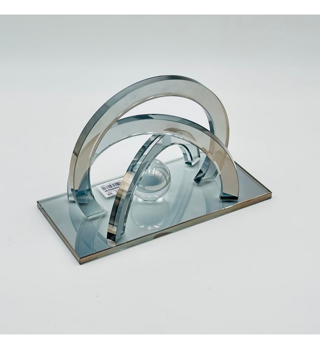 قطعة ديكور أنيقة بتصميم ، تتميز بتفاصيل دقيقة ولمسة فنية راقية تعكس القوة والجمال في آنٍ واحد.25×12×17سم 