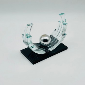 قطعة ديكور أنيقة بتصميم ، تتميز بتفاصيل دقيقة ولمسة فنية راقية تعكس القوة والجمال في آنٍ واحد20×10×16سم 