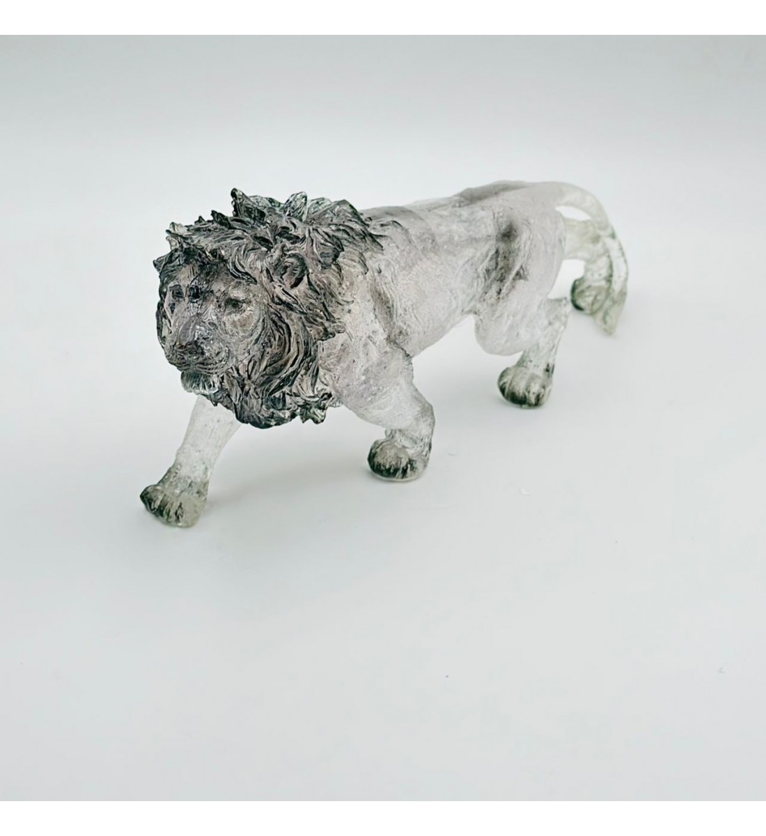 قطعة ديكور مجسّمة على شكل أسد في وضعية حركة هادئة38×12×15سم 