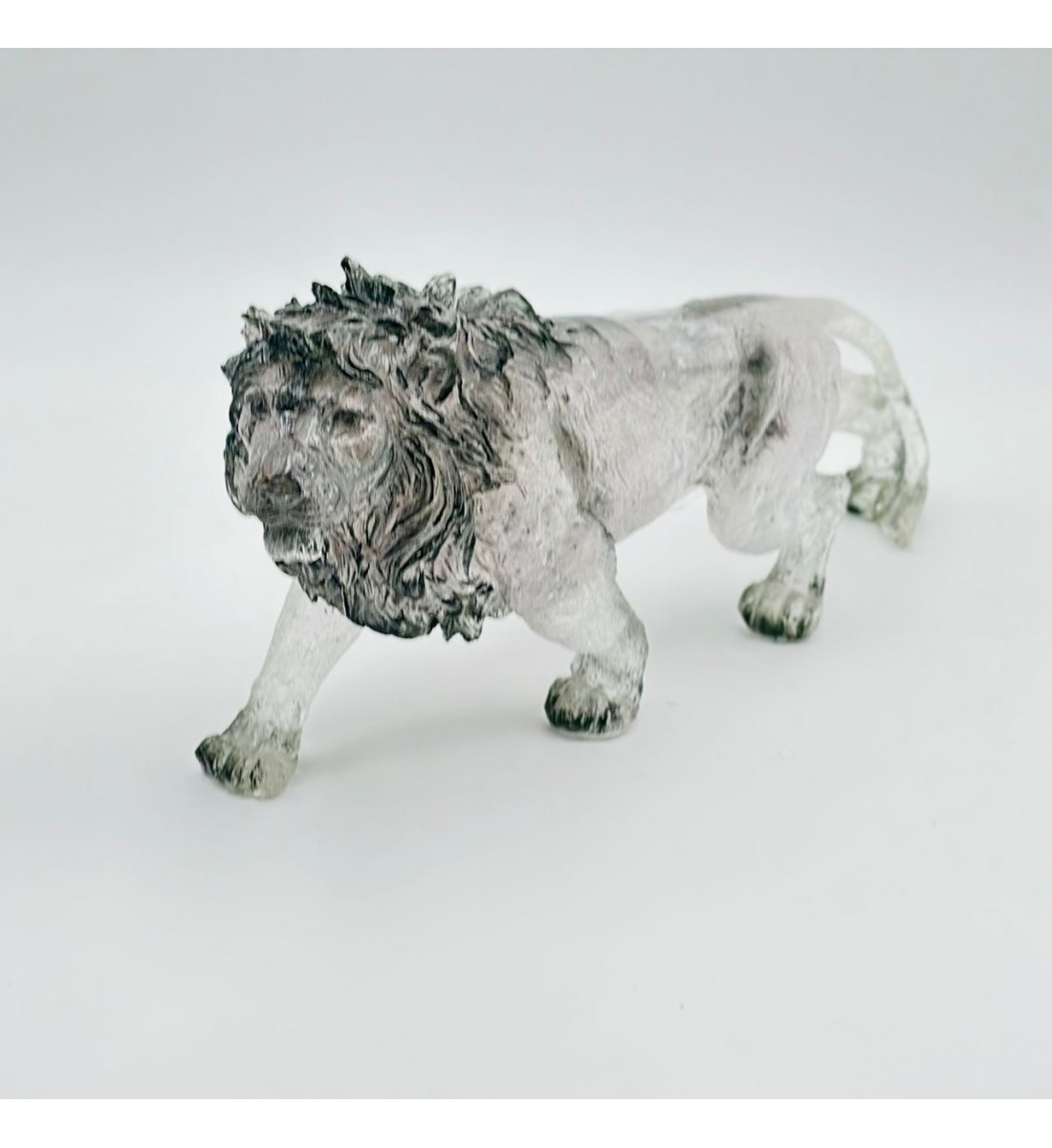 قطعة ديكور مجسّمة على شكل أسد في وضعية حركة هادئة38×12×15سم 