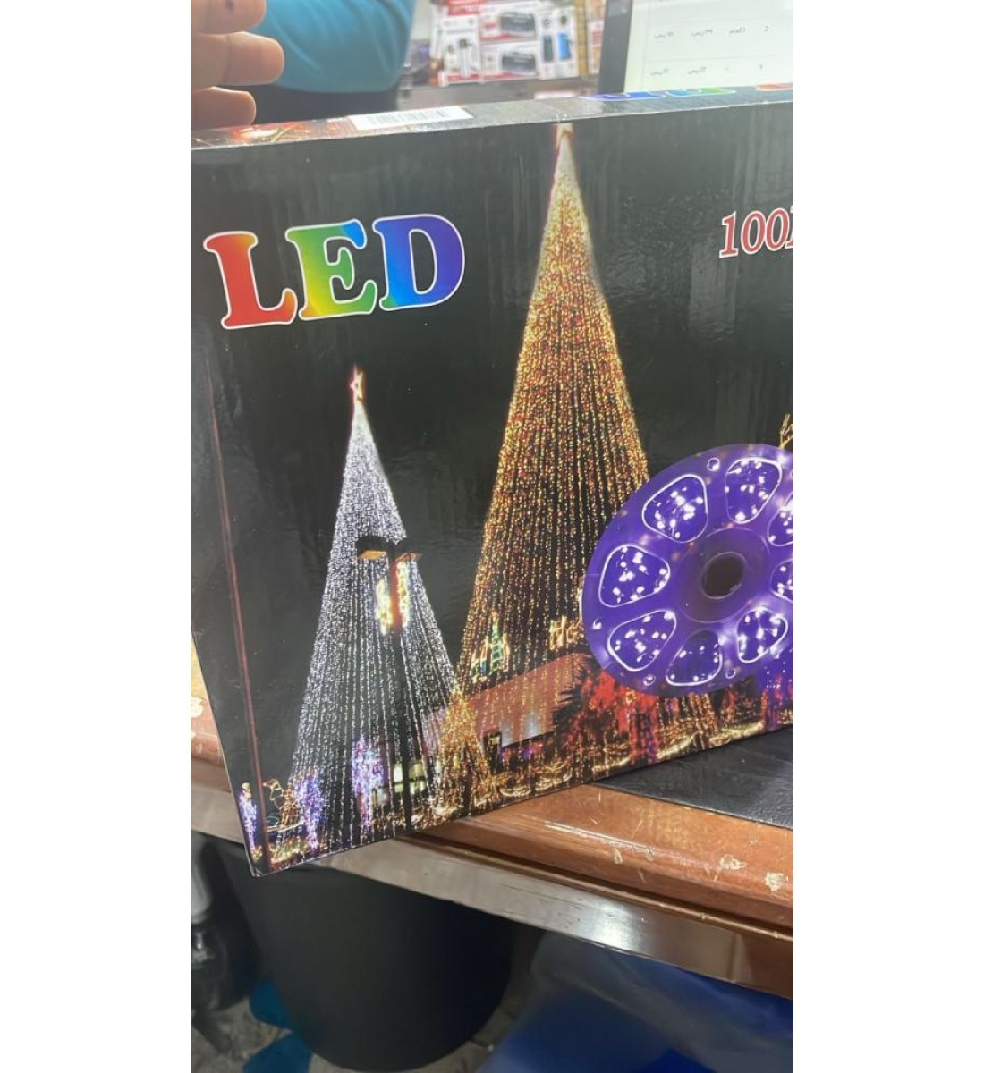 عقد إضاءة زينة كهربائي 100 متر  عقد إضاءة الزينة (100 متر) – سحر الضوء في كل زاوية