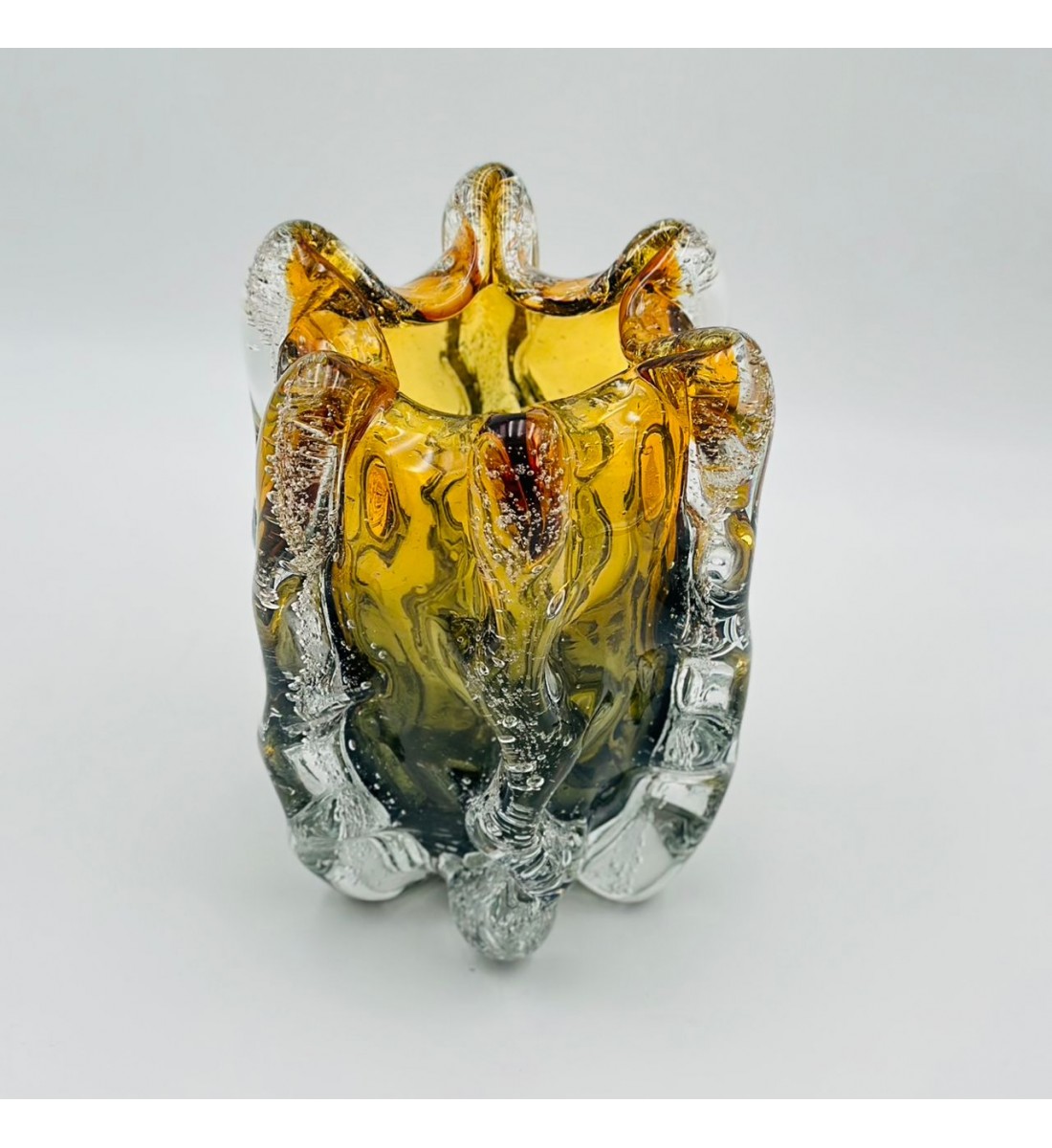 فازه زجاج تصميم كلاسيك مقاس 20×10×10سم فازه زجاج تصميم كلاسيك مقاس 20×10×10سم