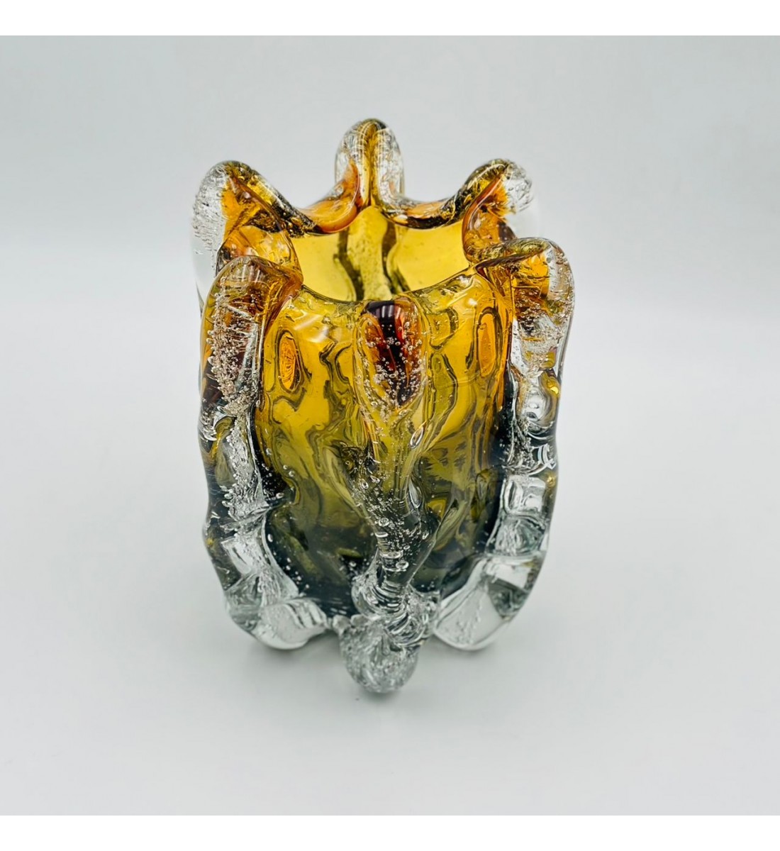 فازه زجاج تصميم كلاسيك مقاس 20×10×10سم فازه زجاج تصميم كلاسيك مقاس 20×10×10سم